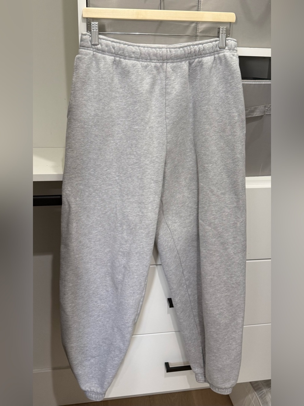 Aritzia TNA Women’s Cozy Fleece Mega Sweatpant - Size M
